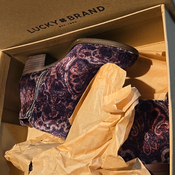 Lucky Brand Booties Black Toffee Velvet Combo Size 5.5 NWT - Picture 7 of 7